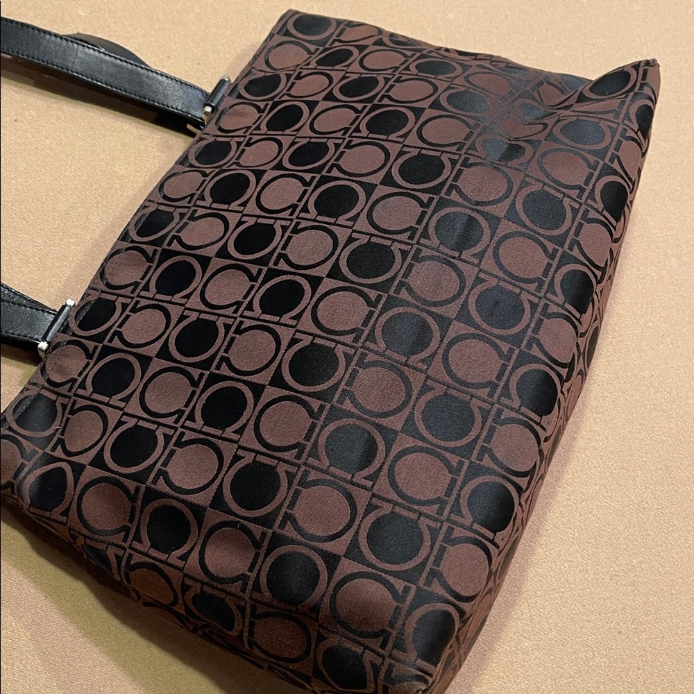 Vintage Salvatore Ferragamo bag fair condition - Picture 2 of 16